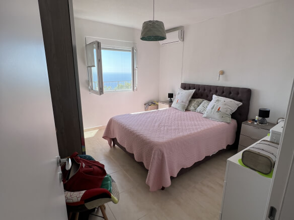 Samostojeća kuća u Brkanovićima sa bazenom i pogledom na more – BRHK2