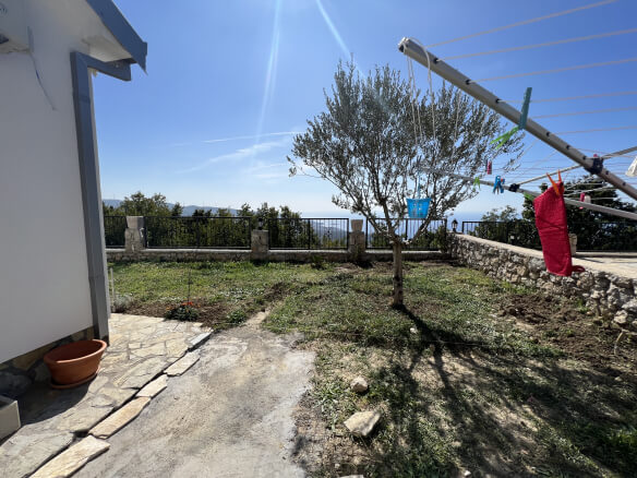 Samostojeća kuća u Brkanovićima sa bazenom i pogledom na more – BRHK2