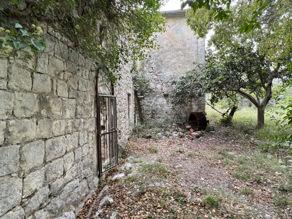 Plot in Stari Bar with spring and olive trees – SB1