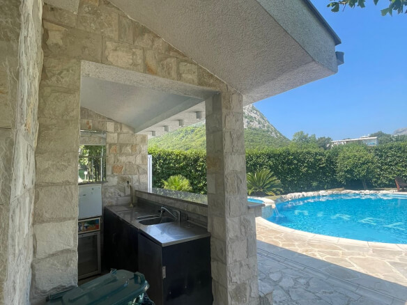 Apartmenthaus in Sutomore zum Kauf – SHK16