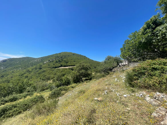 2 kuće u Starom Baru na ogromnom placu – BHK