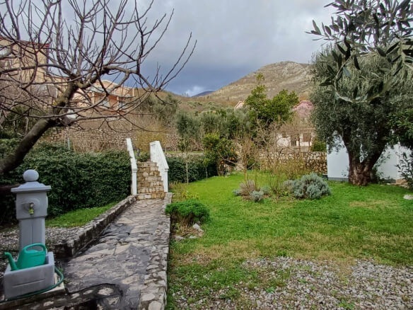 Kuća u gotovini na prodaju – BHK107