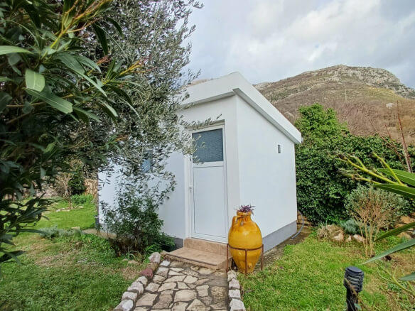 Kuća u gotovini na prodaju – BHK107