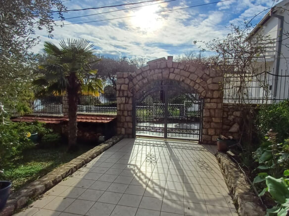 Kuća u gotovini na prodaju – BHK107