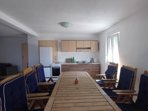Prodaje se apartmanska kuća u Dobroj Vodi – DVHK26
