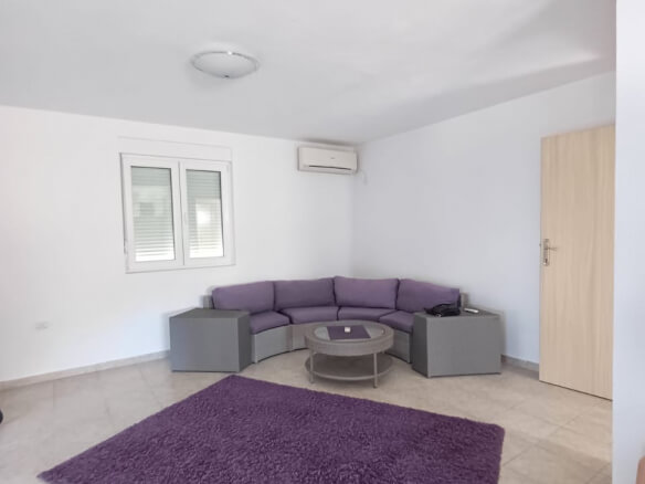 Prodaje se apartmanska kuća u Dobroj Vodi – DVHK26