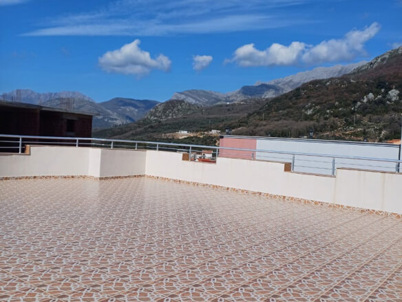 Prodaje se apartmanska kuća u Dobroj Vodi – DVHK26