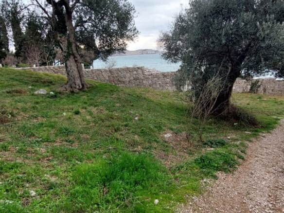 Plac prvi red do mora u Baru – B76