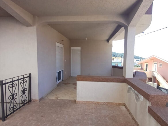Prodaje se apartmanska kuća u Dobroj Vodi – DVHK26