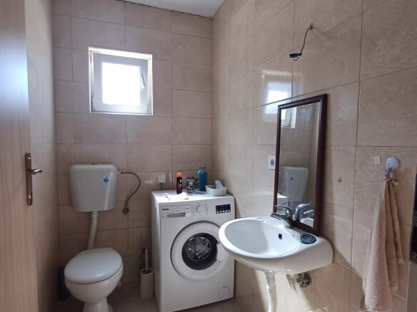 Prodaje se apartmanska kuća u Dobroj Vodi – DVHK26