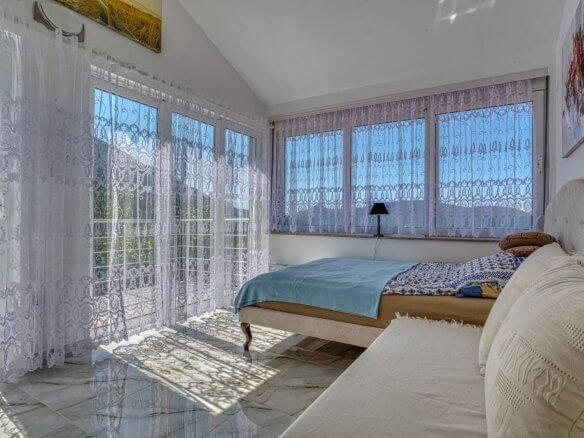 Villa mit Pool in Buljarica zum Kauf – BuHK01