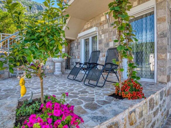 Villa mit Pool in Buljarica zum Kauf – BuHK01