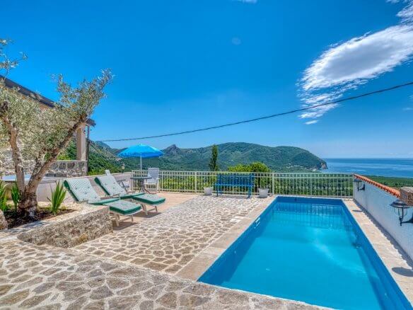 Villa mit Pool in Buljarica zum Kauf – BuHK01