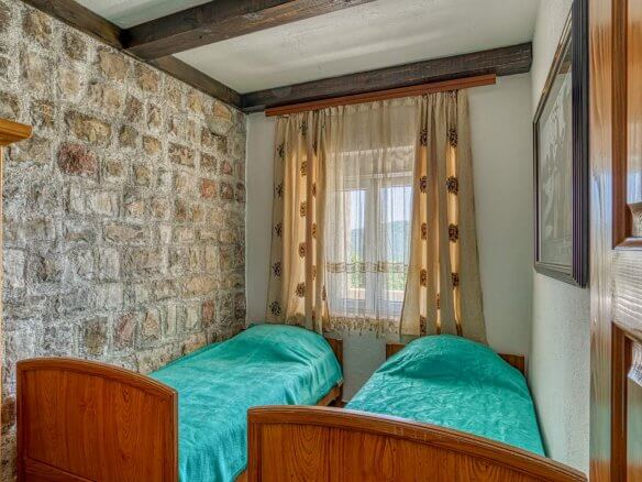Villa mit Pool in Buljarica zum Kauf – BuHK01