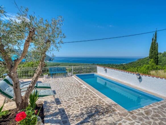 Villa mit Pool in Buljarica zum Kauf – BuHK01