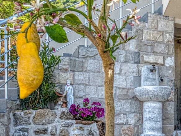 Villa mit Pool in Buljarica zum Kauf – BuHK01