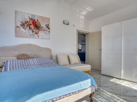 Villa mit Pool in Buljarica zum Kauf – BuHK01