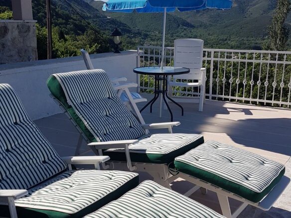 Villa mit Pool in Buljarica zum Kauf – BuHK01