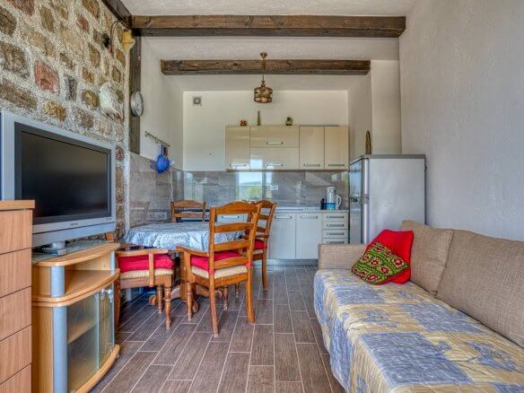 Villa mit Pool in Buljarica zum Kauf – BuHK01