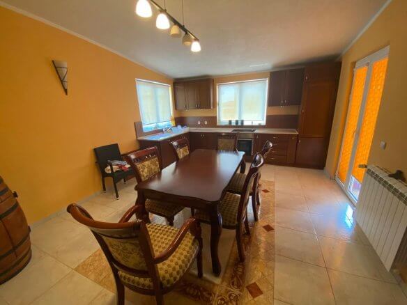 Prodaje se apartmanska kuća u Ulcinju – UlHK18
