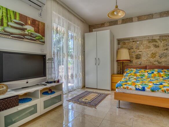 Villa mit Pool in Buljarica zum Kauf – BuHK01