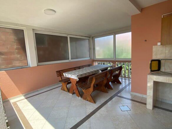 Prodaje se apartmanska kuća u Ulcinju – UlHK18