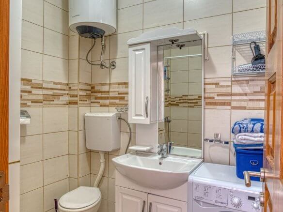 Villa mit Pool in Buljarica zum Kauf – BuHK01