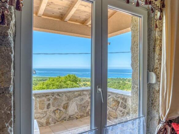 Villa mit Pool in Buljarica zum Kauf – BuHK01