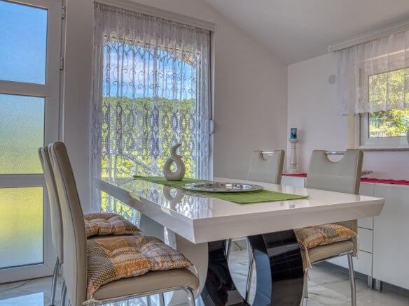Villa mit Pool in Buljarica zum Kauf – BuHK01
