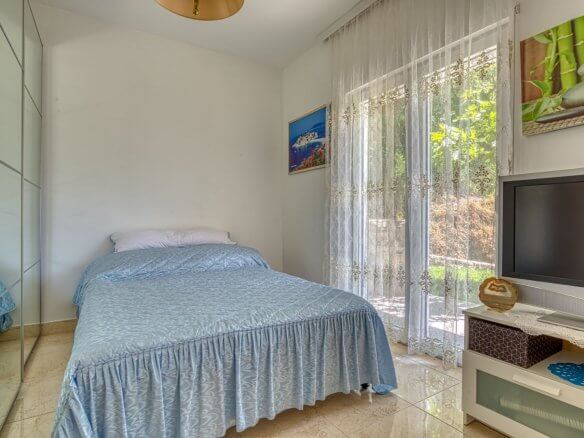 Villa mit Pool in Buljarica zum Kauf – BuHK01