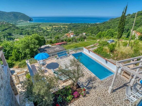 Villa mit Pool in Buljarica zum Kauf – BuHK01