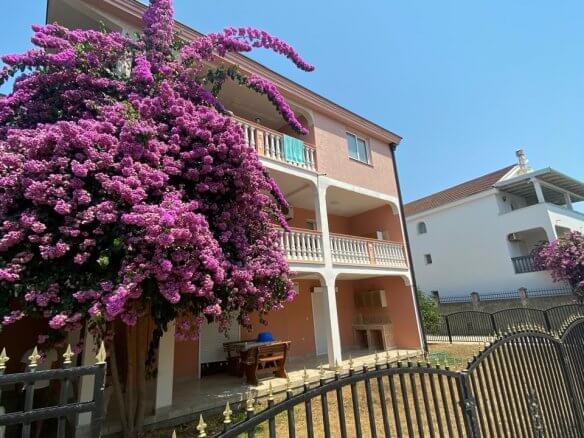 Prodaje se apartmanska kuća u Ulcinju – UlHK18
