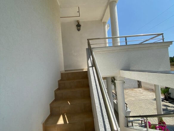 Prodaje se apartmanska kuća u Donjem Stoju/Ulcinj – UlHK21