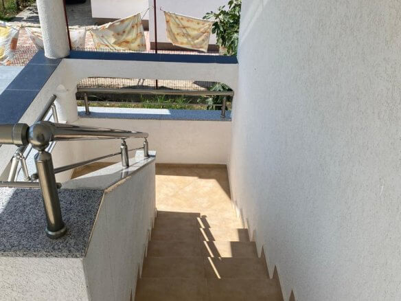 Prodaje se apartmanska kuća u Donjem Stoju/Ulcinj – UlHK21
