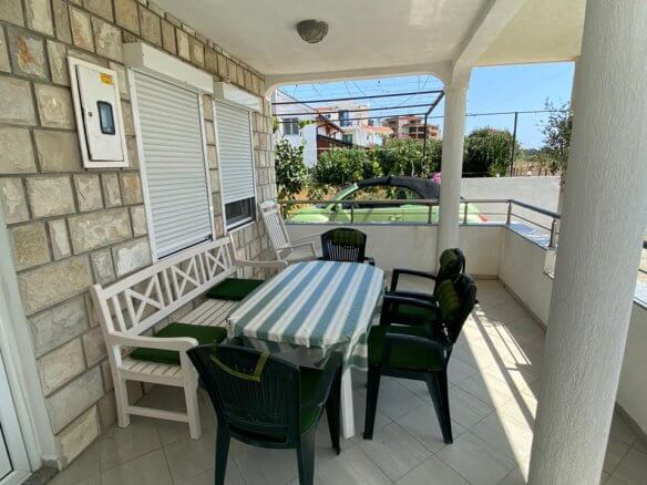 Prodaje se apartmanska kuća u Donjem Stoju/Ulcinj – UlHK21