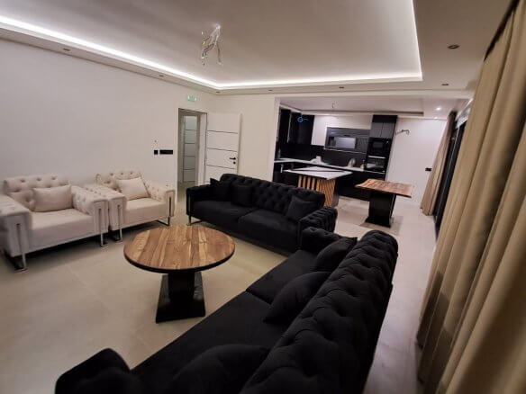 Prodaje se vila u Velembusima/Bar-123 BHK