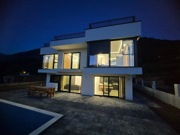Prodaje se vila u Velembusima/Bar-123 BHK