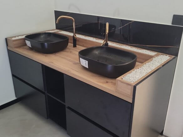 Prodaje se vila u Velembusima/Bar-123 BHK