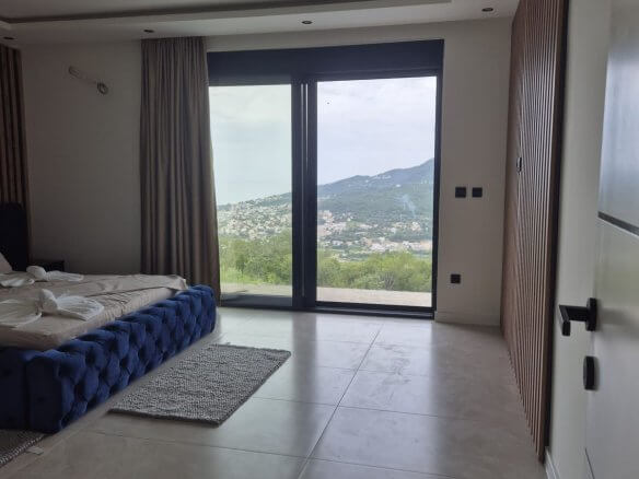 Prodaje se vila u Velembusima/Bar-123 BHK