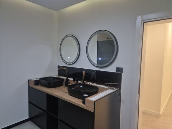 Prodaje se vila u Velembusima/Bar-123 BHK