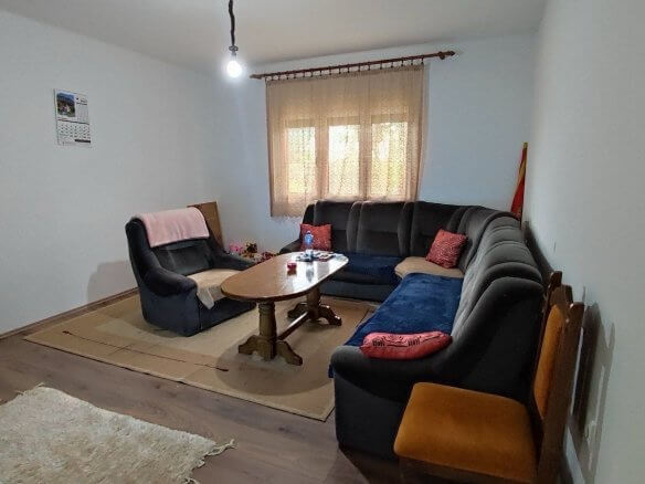 Izdaje se stan u kući u Zaljevu/ Baru – MB84