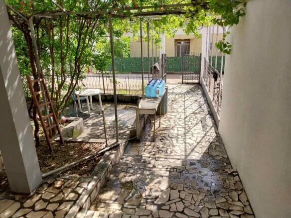 Prodaje se apartmanska kuća u Bjelišima/ Baru – BHK125