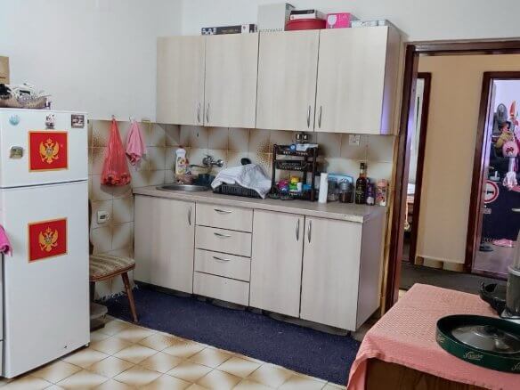 Izdaje se stan u kući u Zaljevu/ Baru – MB84