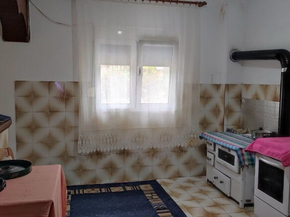 Izdaje se stan u kući u Zaljevu/ Baru – MB84