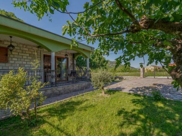 Kuća u Orahovu/Virpazar za najam – MVi01