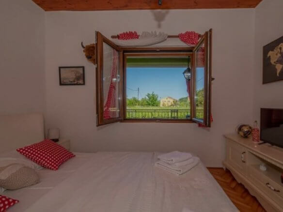 Kuća u Orahovu/Virpazar za najam – MVi01