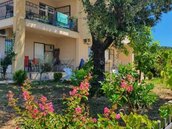 Apartment house in Utjeha for sale – UHK26