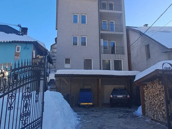 Prodaje se stambena zgrada sa dvije poslovne jedinice u Rožajama – RoHK05