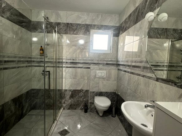 Prodaje se apartmanska kuća u Čelugi/ Baru – BHK136
