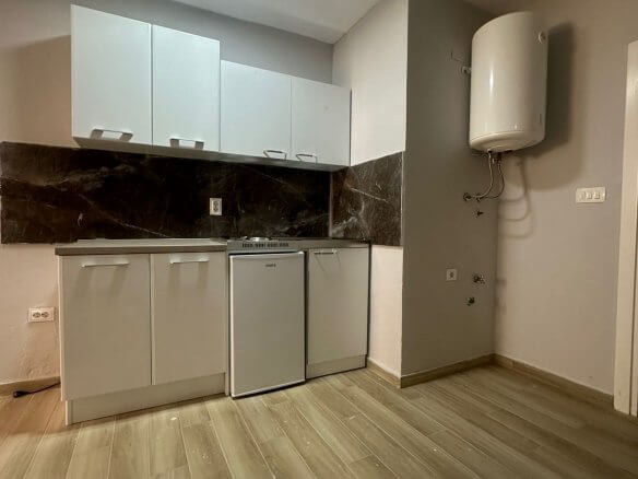 Prodaje se apartmanska kuća u Čelugi/ Baru – BHK136
